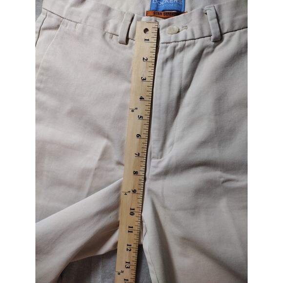 Dockers Khaki Pants Women’s 6 Short Beige Tapered Stain Defender Cotton - Picture 8 of 10